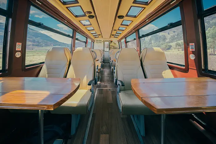Intérieur du train IncaRail Voyager